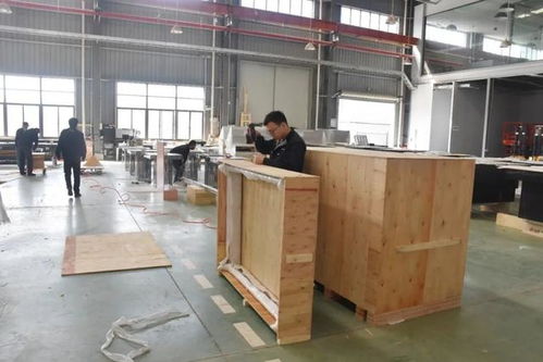 你常逛的化妆品专柜，或许都是这家金山工厂设计的